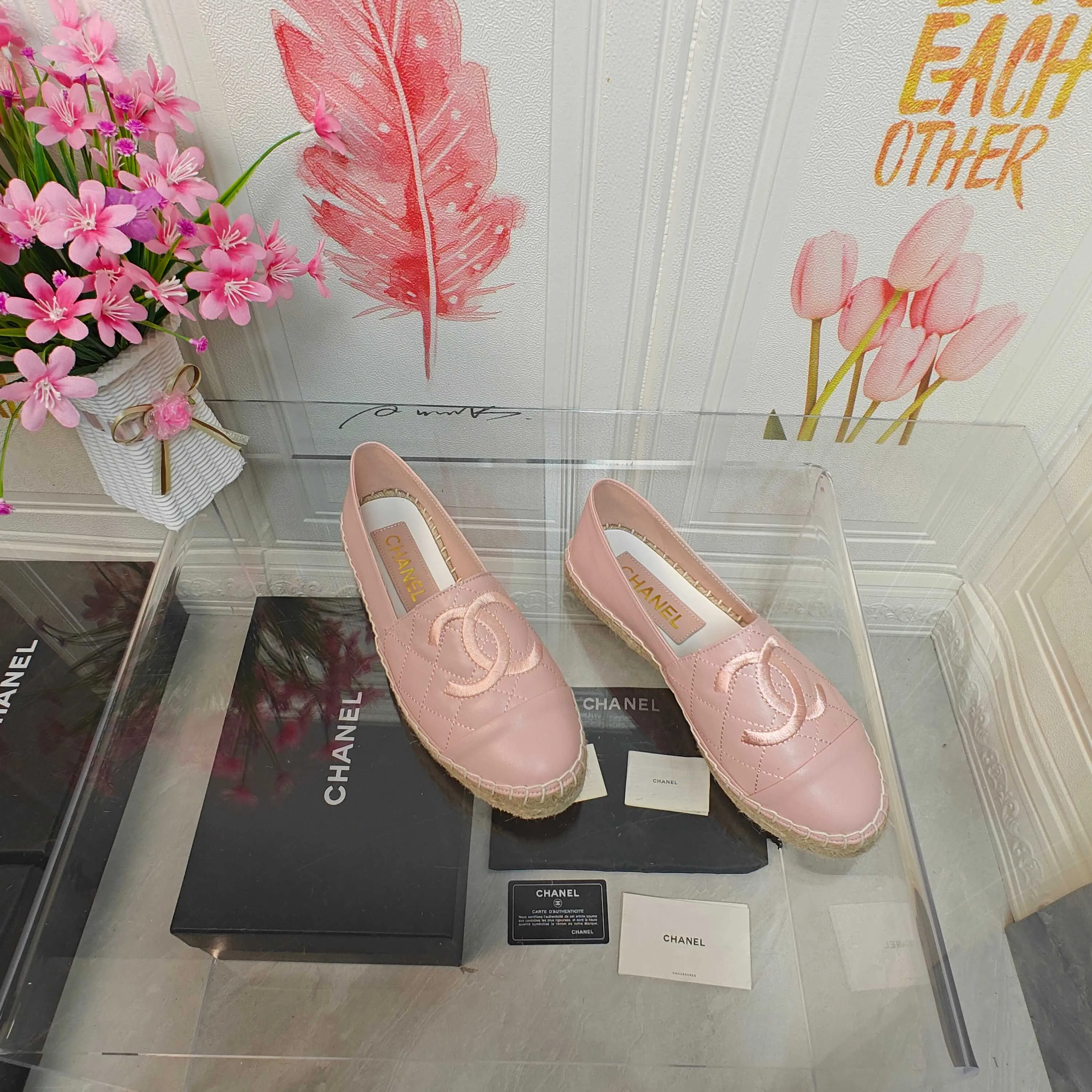 👟👟Ex-factory price 400👟👟 CHANEL 2025 early spring new fisherman shoes, top version 👏👏The inner pads are all made of original imported goatskin! Number of codes: 35 - 40 (codes 34, 41, and 42 can be customized without return or exchange) Standard codes come with a full set of packaging